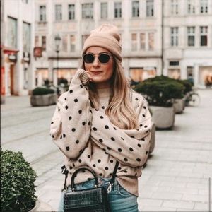 H&M beige polka dot sweater sz L oversized